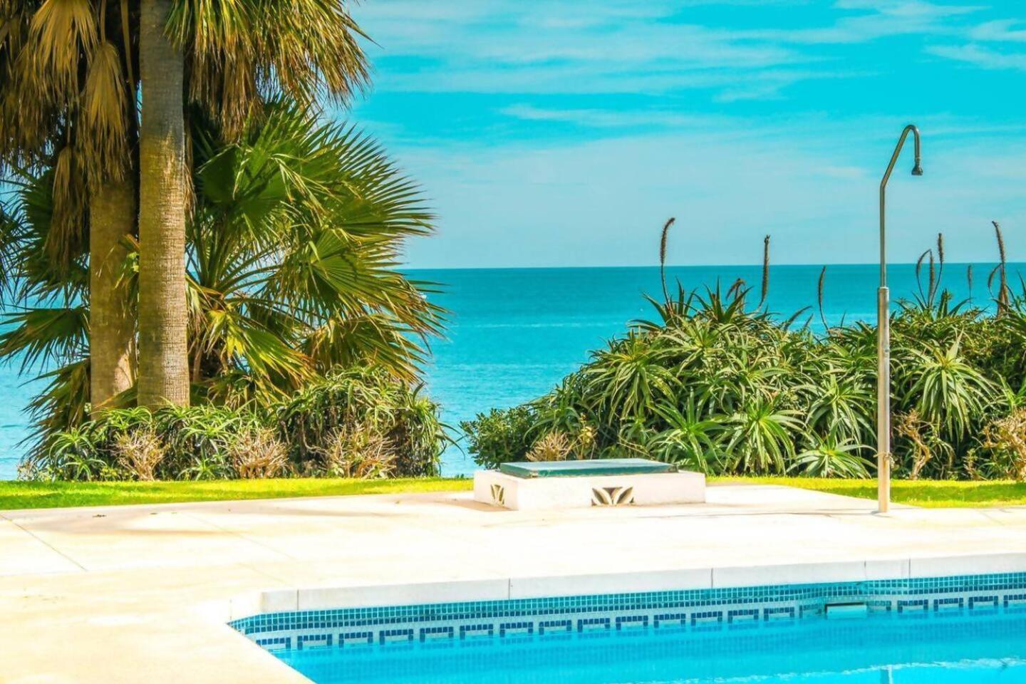 Stunning Apartment 10 Meters From The Beach With Parking Benalmadena Exterior photo