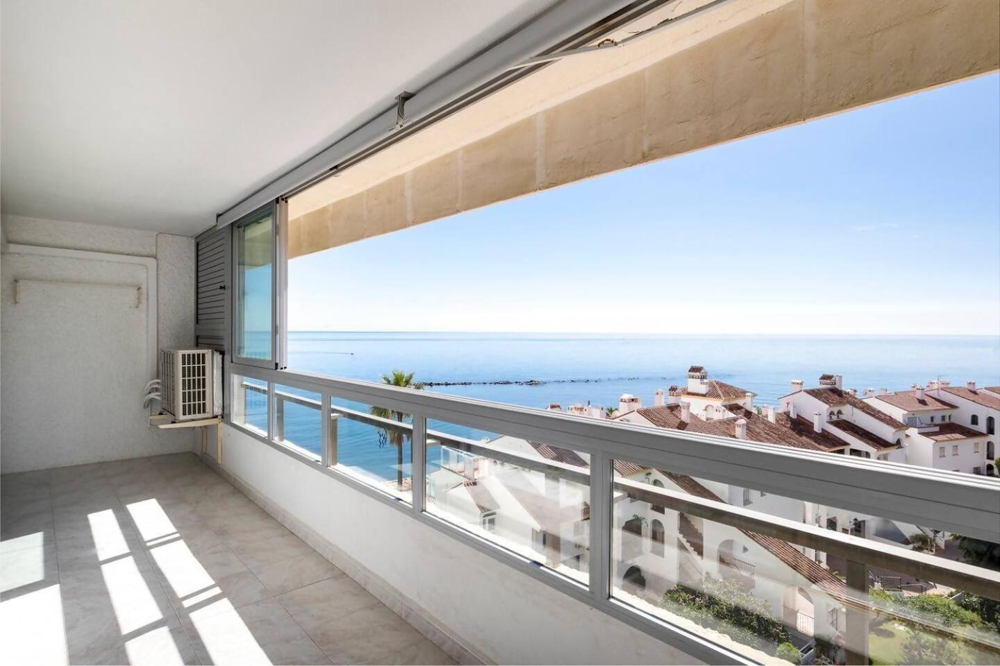 Stunning Apartment 50 Meters From The Sea Benalmadena Exterior photo
