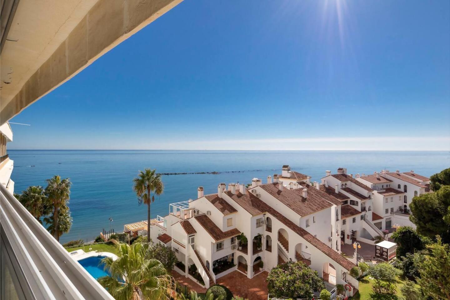 Stunning Apartment 50 Meters From The Sea Benalmadena Exterior photo