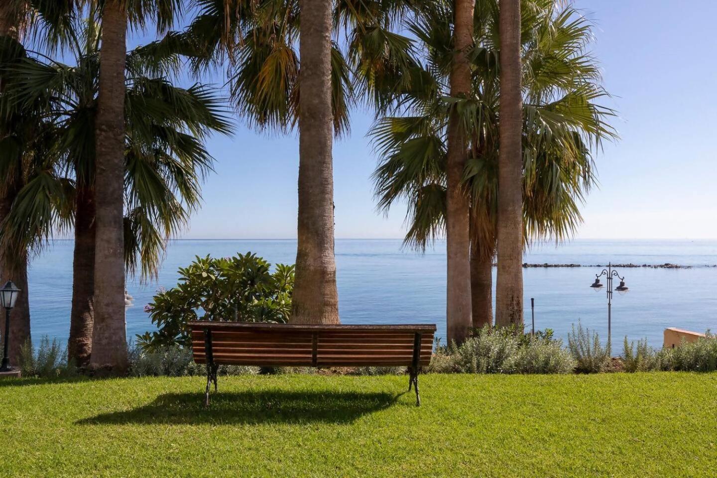 Stunning Apartment 10 Meters From The Beach With Parking Benalmadena Exterior photo