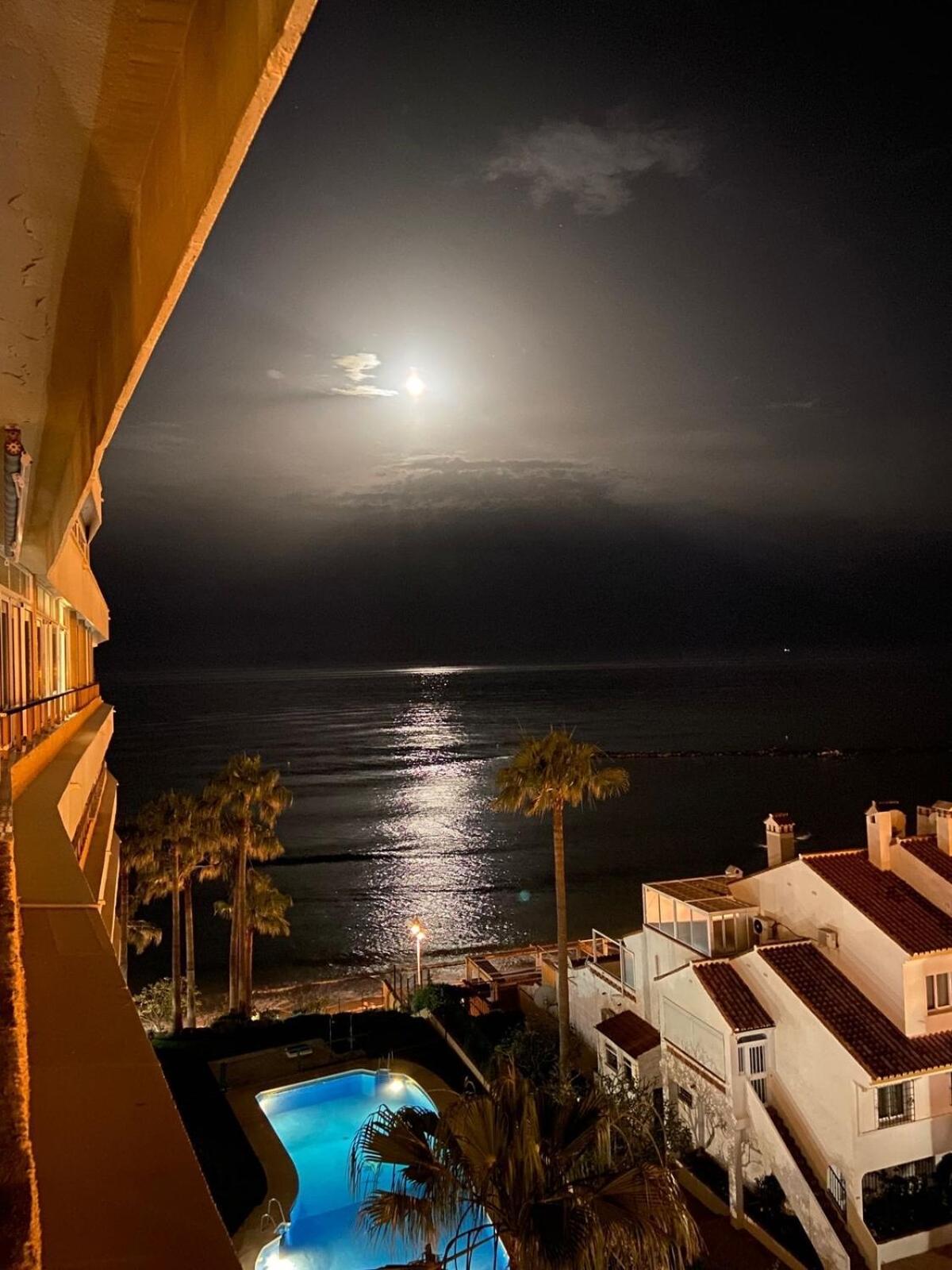 Stunning Apartment 50 Meters From The Sea Benalmadena Exterior photo